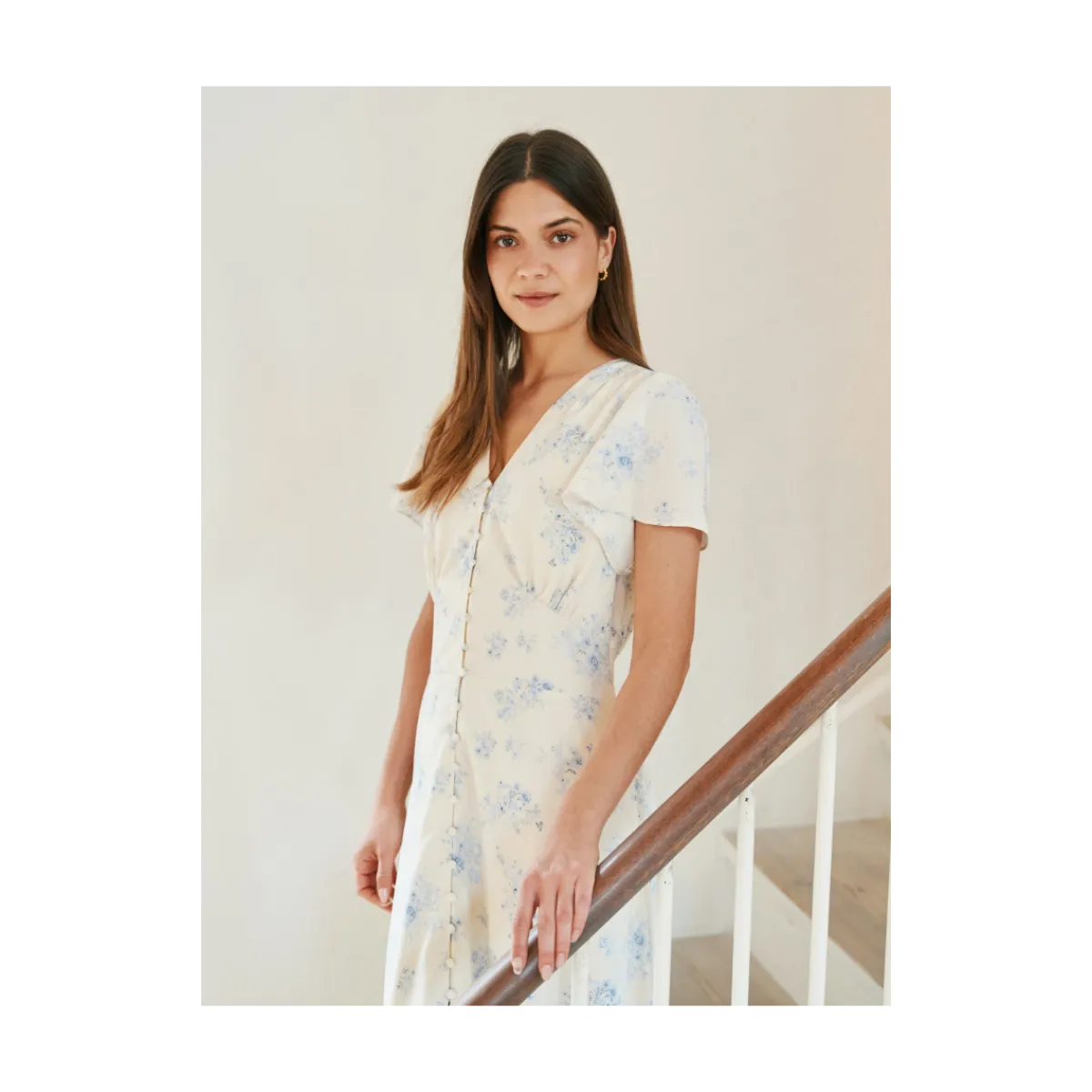 Hot Neo Noir Eleni Delicate Flower Dress - Creme
